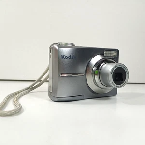 Kodak EasyShare C813 Digitalkamera 8.2MP 3X Zoom 3.3" LCD Silber & 2GB SD-Karte - Bild 1 von 12