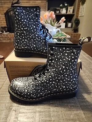 Botas con cordones de cuero DOC Dr MARTENS GUNMETAL 1460 LOUD LEOPARD talla 10 para mujer  Foto 1 de 4