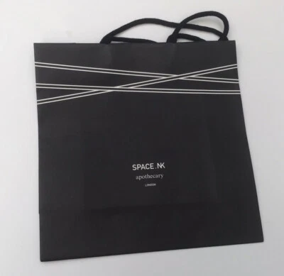 Space NK Black Paper Gift Bag — 第 1/2 张图片