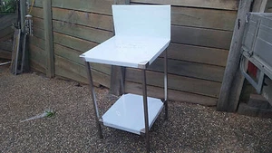 NEW STAINLESS STEEL GRADE 304 600x600mm COMMERCIAL BENCH WITH A 300mm SPLASHBACK - Picture 1 of 6
