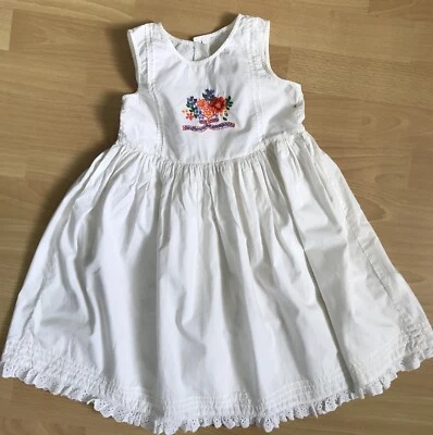 Vintage young girls’ child’s white indian cotton embroidered dress, age 4 5 - Image 1 of 4