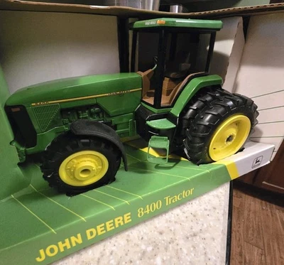 John Deere 8400 Collector's Ed NIB 1/16 Made in USA 1994 - Image 1 of 4
