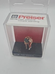 Preiser Spur H0 1:87 #28136 Figuren Paar stehend Fertigmodell neu und OVP   - Bild 1 von 2