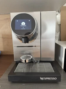 Nespresso Momento 100 Professional Kaffeemaschine - Bild 1 von 14