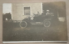 Carte postale vintage 1912 RPPC avec voiture Ford modèle T devant une maison