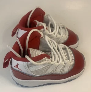 Nike Air Jordan 11 Retro Cherry Jungen Größe 4c Sportschuhe 378040-116, mit Karton - Bild 1 von 8