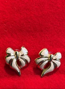 Vintage Napier Gold Tone Pink Enamel Bow Ribbon Earrings - Picture 1 of 6
