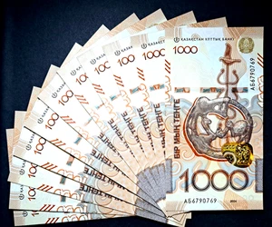 Kasachstan 1000 Tenge Saka Style 2024 2025 AБ Präfix UNC Zufallszahl - Bild 1 von 3
