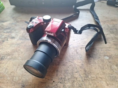 Cámara digital Kodak PixPro AZ401 16 MP - roja Foto 1 de 4