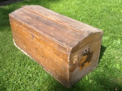 ¿Antiguo inusual 18? Baúl de madera grande C. con Philadelphia en la parte superior Foto 1 de 4