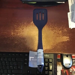 CROFTON SILICONE BLUE TUNRER COOKING TOOL ATTACHABLE  BIRTHDAY CHRISTMAS - Picture 1 of 2