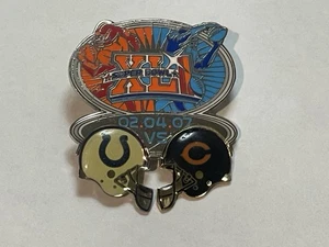 Vintage SUPER BOWL XLI 41 LOGO HELMET & DATE Enamel LAVERS PIN COLTS BEARS NFL - Bild 1 von 1