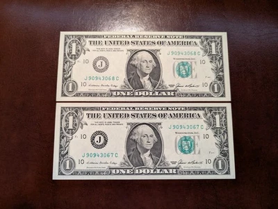 2 1985 $1 US One Dollar Bills Federal Reserve Note Consecutive Serial Numbers - Image 1 of 4