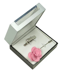 NEW MENS GEOFFREY BEENE SILVER THE BAR FLOWER COLLAR LAPEL PIN GIFT SET $50 - Picture 1 of 3