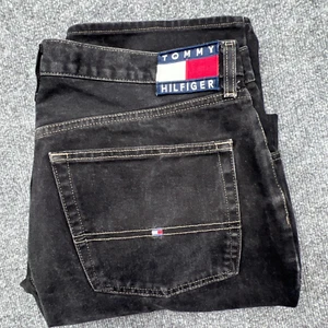Vintage TOMMY HILFIGER Jeans Mens 38x30 Black Denim Skater Y2K Straight Leg - Picture 1 of 11