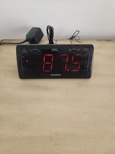 Sylvania Clock Radio With USB Charging Alarm SCR1808-EO Tested - Picture 1 of 9
