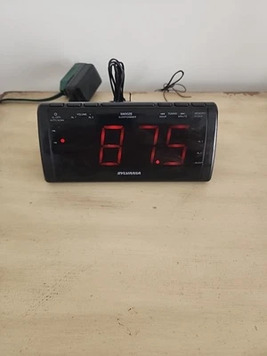 Sylvania Clock Radio With USB Charging Alarm SCR1808-EO Tested - Image 1 of 4
