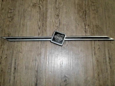 Volvo 740 1988 - emblema de parrilla delantera Foto 1 de 4