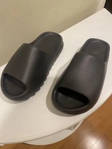 Yeezy Slides Onyx size 8 - Picture 1 of 6