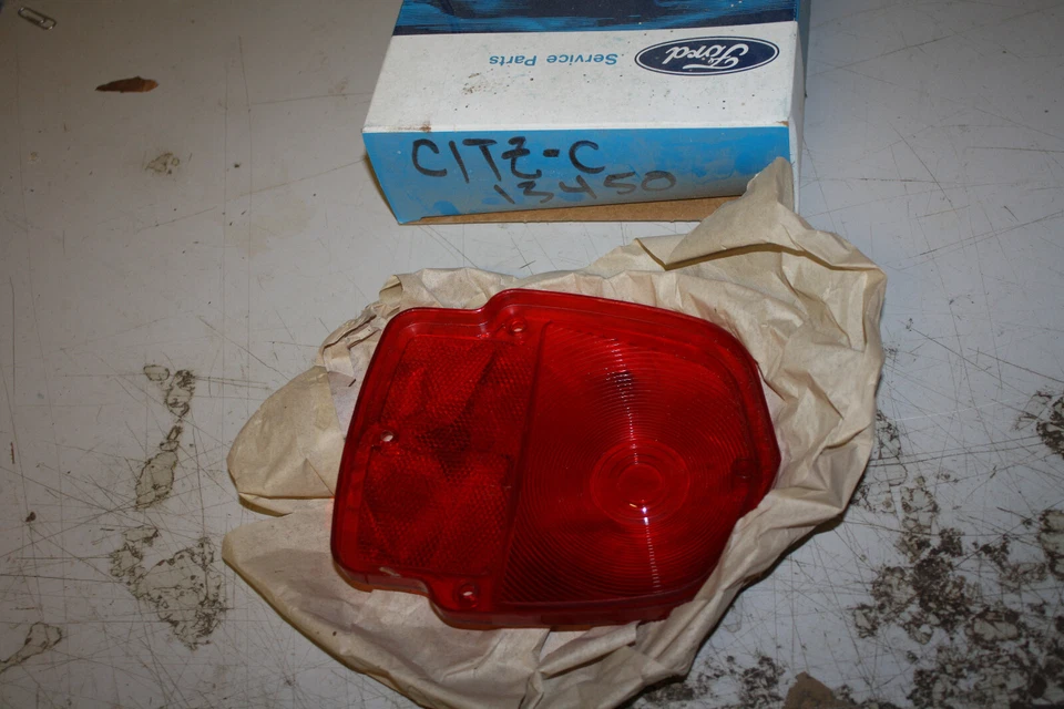 1961 - 1966 FORD F100 F250 F350 TRUCKS TAILLIGHT LENS C1TZ-13450-C - Image 1 of 2
