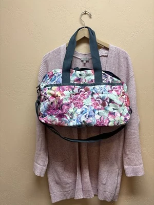 LeSportsac Weekender 行李肩带灰色彩虹条纹旅行包大号 — 第 1/4 张图片