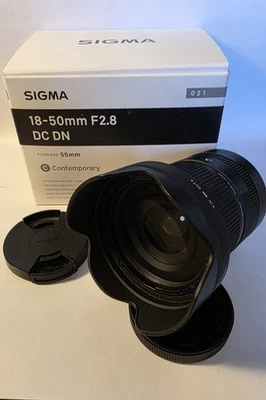 Современный объектив Sigma 18-50 мм f2.8 DC DN для крепления Fujifilm X -- открытая коробка - Изображение 1 из 4