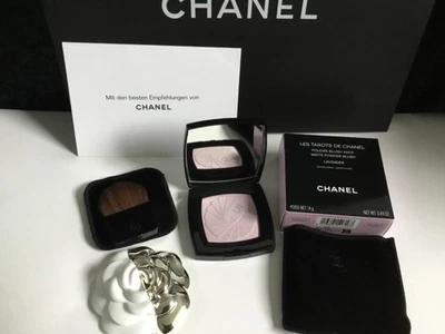 Les Tarots de Chanel, Matte Powder Blush "Lavender" & Camelia gold-weiß, Karte - Bild 1 von 4