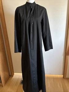 Clergé. Cassock noire. Manches longues 55” 22”. - Photo 1 sur 2