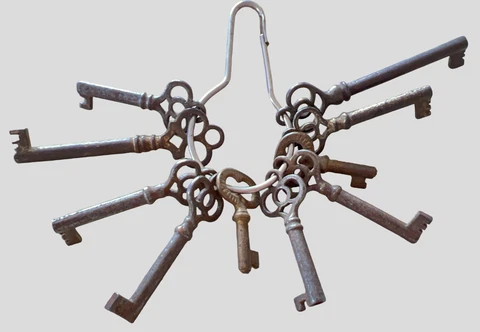 Vintage Unbranded Brass Key Set Jailers Skeleton Set Of 10 Keys W/Ring Tarnished Cover