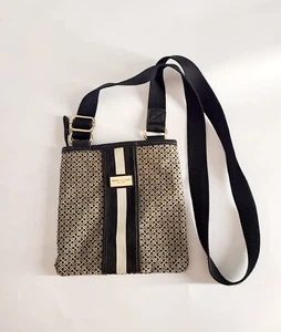 Bolso bandolera ajustable pequeño negro y beige estampado en monograma TH - Imagen 1 de 22