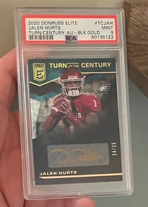 2020 Jalen Hurts Elite Turn of the Century Auto FOTL Gold Ink /25 PSA 9 - Bild 1 von 4
