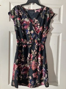 Attention Women’s Floral, V neck- Size S - Picture 1 of 3