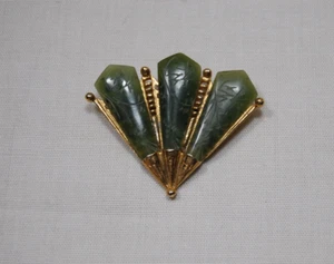 Vintage Gold Tone Carved Jade Fan Pin Brooch - Picture 1 of 2