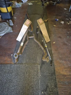 Ford Thunderbird 1959-1960 N.O.S. Sistema de escape. Foto 1 de 3