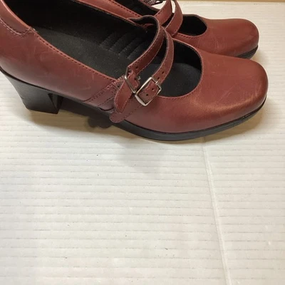 Clarks Mary Jane с каблуком коричневый красноватый женский размер 6 М - Изображение 1 из 4