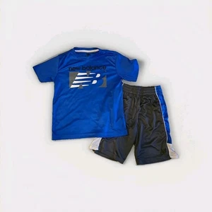 New Balance Niños Logo Gráfico T4-Negro/Azul Conjunto de 2 Piezas (1 Top y 1 Pantalón Corto) - Imagen 1 de 3