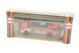 Herpa 1:87 Scale Model - Mercedes Extension Ladder Fire Truck No. 806506 - Picture 1 of 14