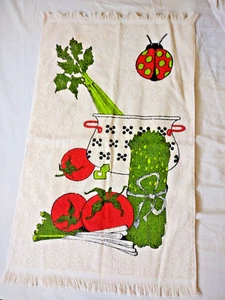 Vintage Küchen-/Geschirrtuch Baumwollfrottee Gemüse und ein großer Marienkäfer - MCM Cool - Bild 1 von 3