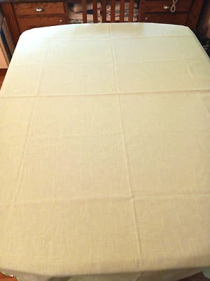 Vintage Tablecloth USA Lt. Green Polyester Blend Serged Edges EUC 84 X 59  - Image 1 of 4