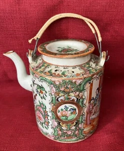 Teiera medaglione rosa porcellana esportazione cinese Canton Famille ca 1890-1920 ROC? - Foto 1 di 17