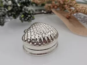 Sterling Silver Vintage Clam Shell Pill Box. - Picture 1 of 9