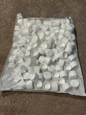 24/410 БЕЛЫЙ LDPE ОТКИДНОЙ НОСИК ЗАСТЕЖКИ С ОТВЕРСТИЕМ 144.00/СУМКА - Изображение 1 из 2