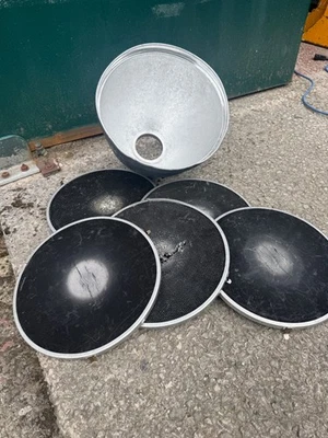 BRONCOLOR P65 STANDARD REFLECTOR DISH WITH 5  HONEYCOMB GRID SET - Image 1 of 4