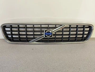 2005 2006 2007 Volvo S40 Front Upper Grille 08620116 - Image 1 of 4