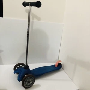 Micro Scooter GENUINE Swiss Design 3 Wheels T-Bar Silver Blue Micro-mobility - Picture 1 of 13