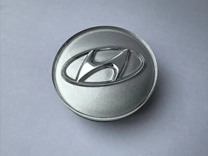 [OEM] Hyundai Accent, Veloster Silver Wheel Center Cap 2-1/4" (PN: 52960-1E400) - Picture 1 of 2