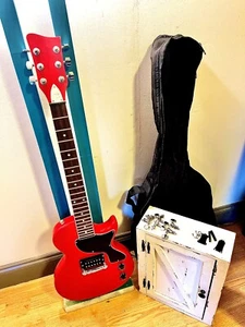 Red Electric Gibson - Baldwin 6 String Guitar With Gig Bag and Hardware Pictured - Picture 1 of 10