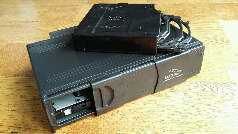 JAGUAR CD CHANGER X-TYPE XJ S-TYPE GENUINE REFURBISHED DISC PLAYER WITH WARRANTY - Image 1 of 4
