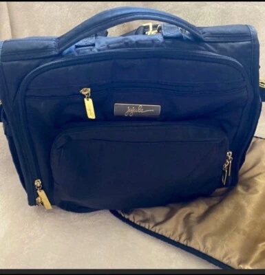 Bolsa de pañales Jujube BFF Queen of the Nile negra con herrajes Gold Mate. Foto 1 de 4