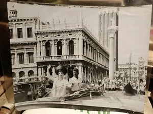 VENEZIA Mostra del Cinema Gina LOLLOBRIGIDA in motoscafo a S. Marco CAMERA PHOTO - Foto 1 di 2